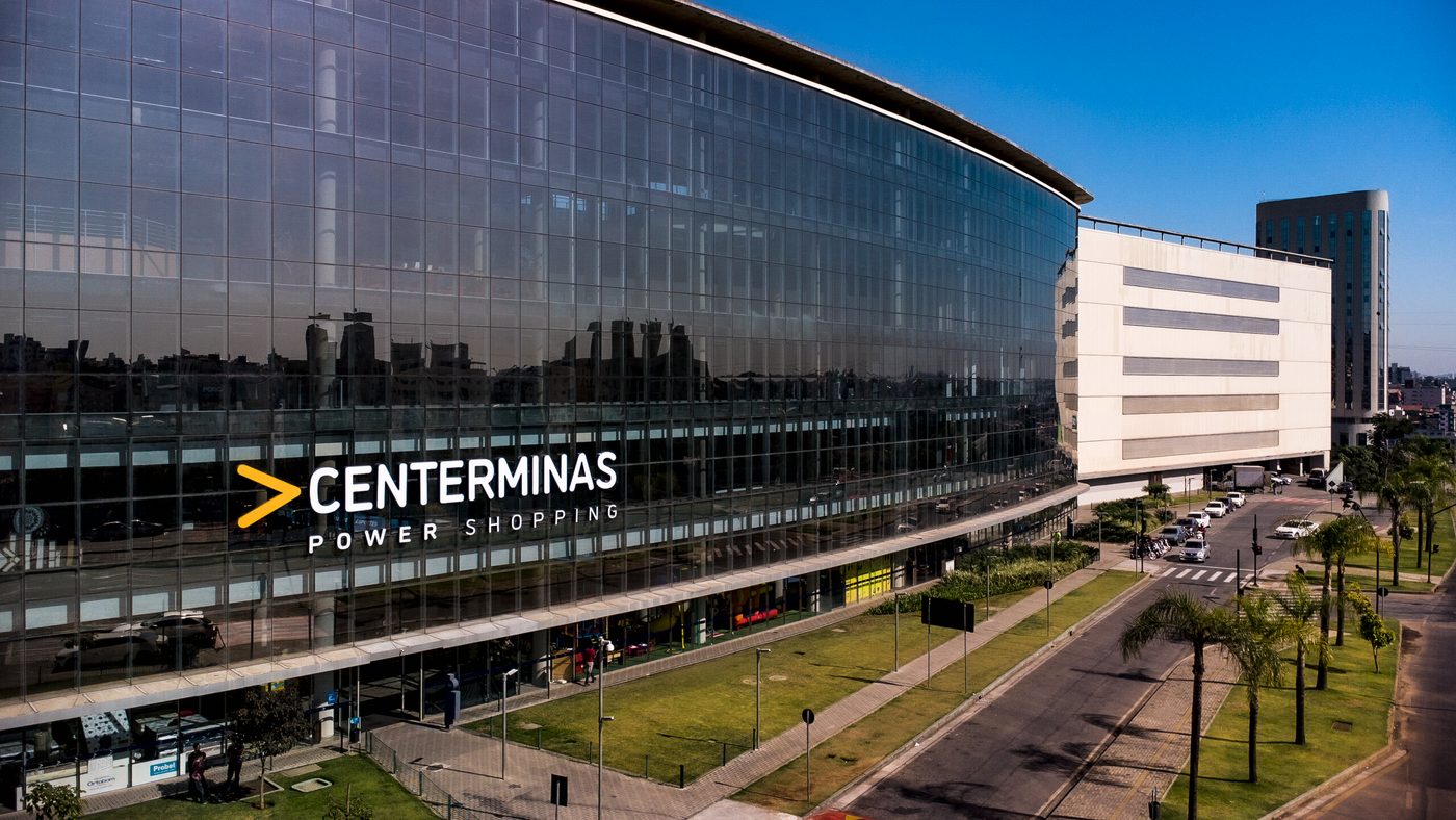 Fachada de vidro do Center Minas Expo, em Belo Horizonte